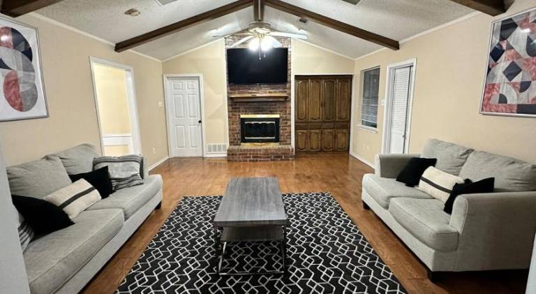 Nice house | Pets are welcome in Garland, TX