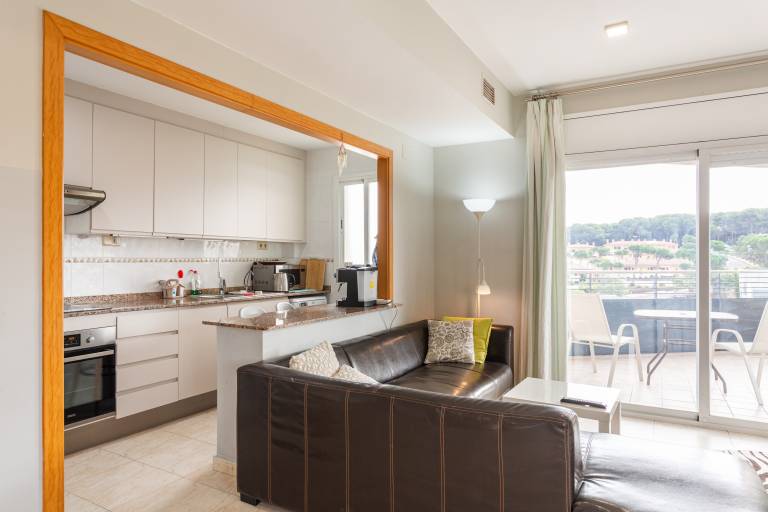 Fully equipped holiday apartment with garden, fast internet & patio | Sea view | Beach nearby | Suitable for remote work | Pets allowed — photo 4