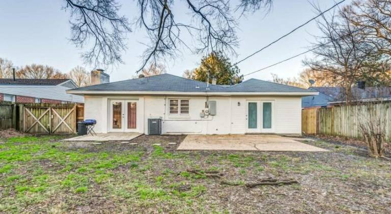 Pleasant house | Pets are welcome in Memphis, TN