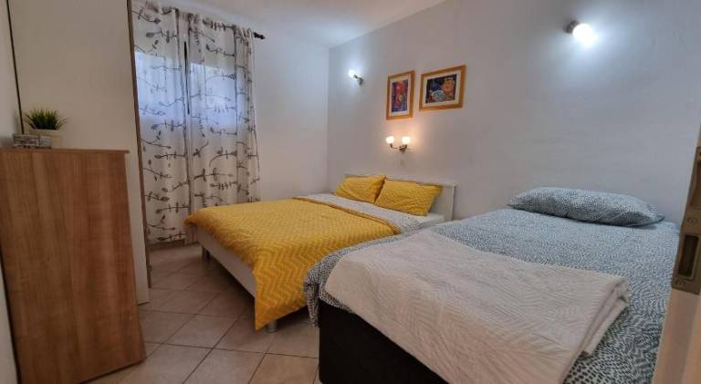 Holiday apartment with 2 rooms for 5 persons — photo 2