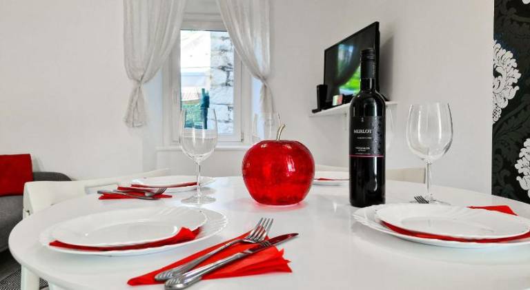 Holiday apartment with terrace | Next to Diocletian's Palace | Dogs allowed — photo 3