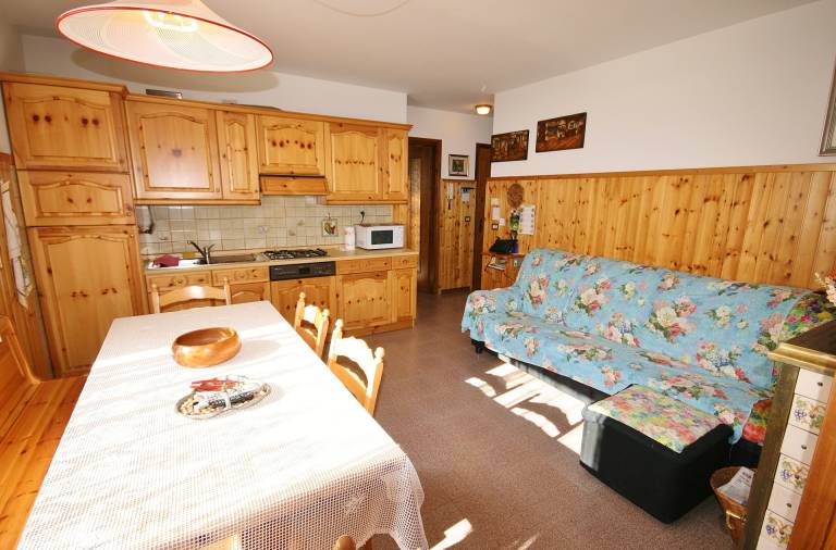 Rental apartment with patio — photo 3