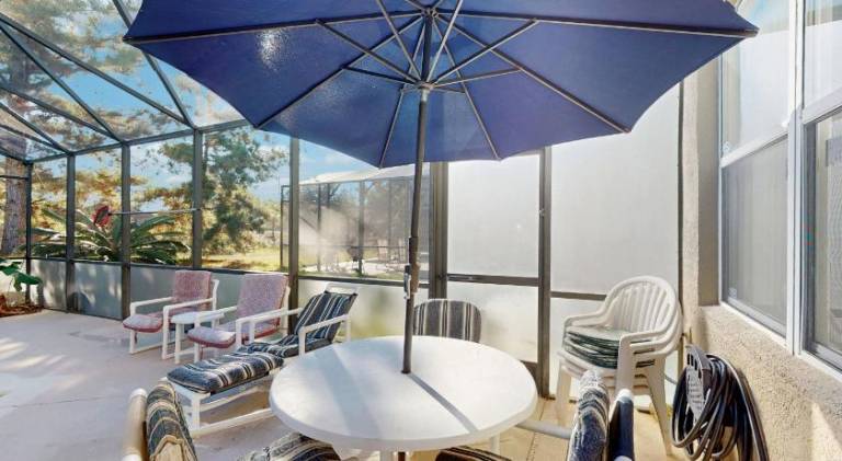 Vacation home with pool — photo 5