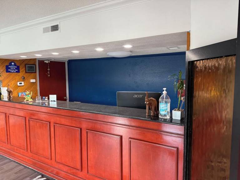 Galaxy Inn & Suites — photo 5