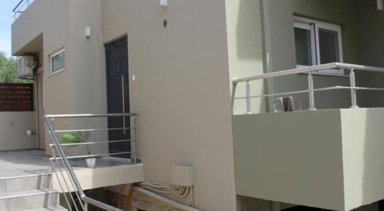 Apartment with patio & garden — photo 5
