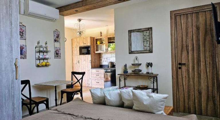 Holiday apartment with jacuzzi — photo 2