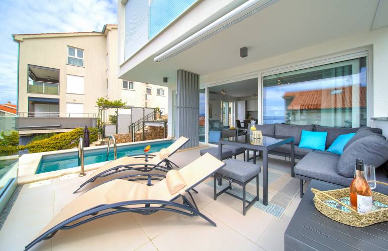 Wunderschönes Ferienapartment mit privatem Pool: Villa Solis Lacus - Apartment Cijan in Njivice auf Krk — photo 2