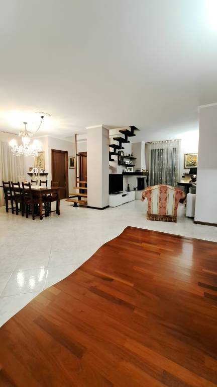 Rental apartment with terrace | City view — photo 2