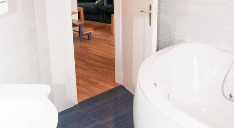Charming holiday apartment with jacuzzi | Near Cobblers' Bridge | Pet-friendly — photo 5