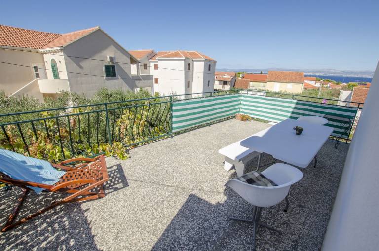 House with barbeque & garden in Supetar
