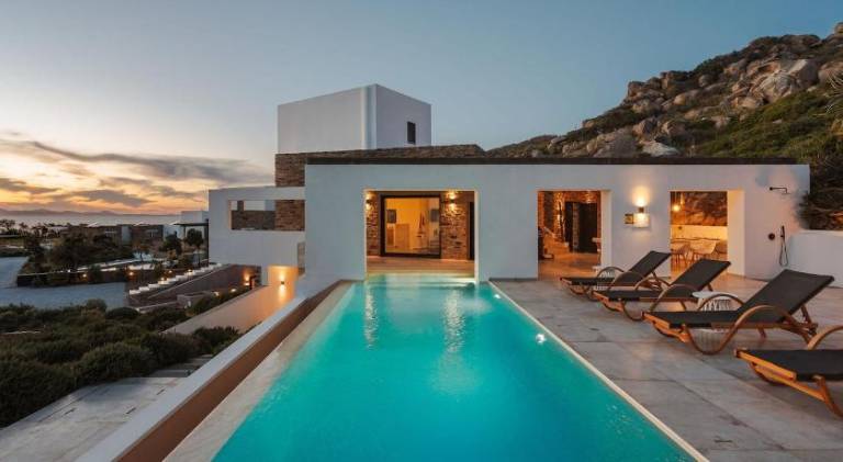 Villa with pool & hot tub — photo 3