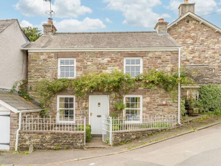 2 Bed in Crickhowell oc bn023