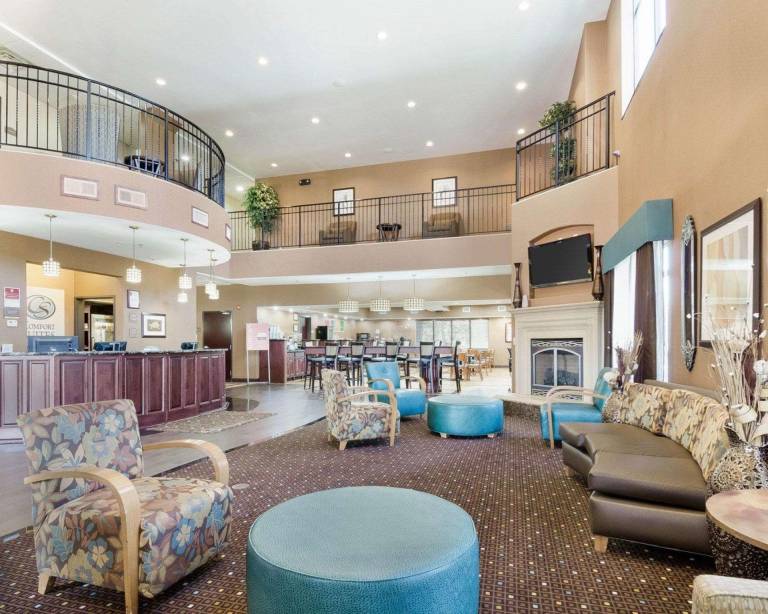 Comfort Suites Topeka Northwest — photo 2