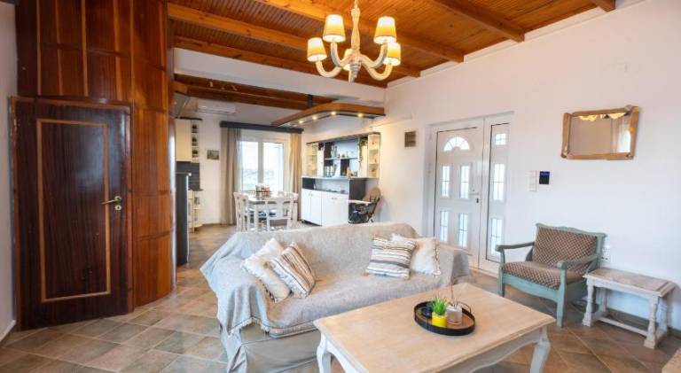 Villa with terrace, BBQ & private pool — photo 2