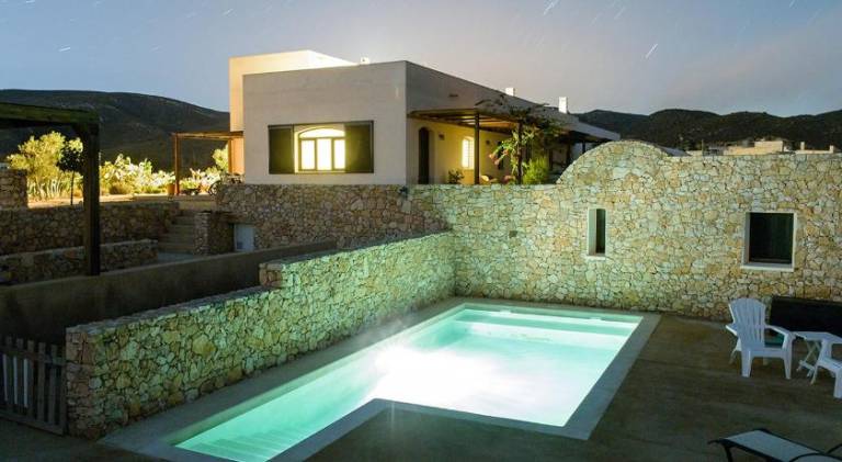 House with terrace, barbeque & pool — photo 2
