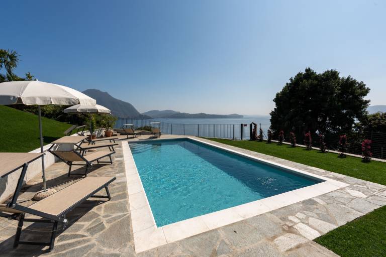 Fully equipped villa with patio, yard & private pool | Pets allowed — photo 3