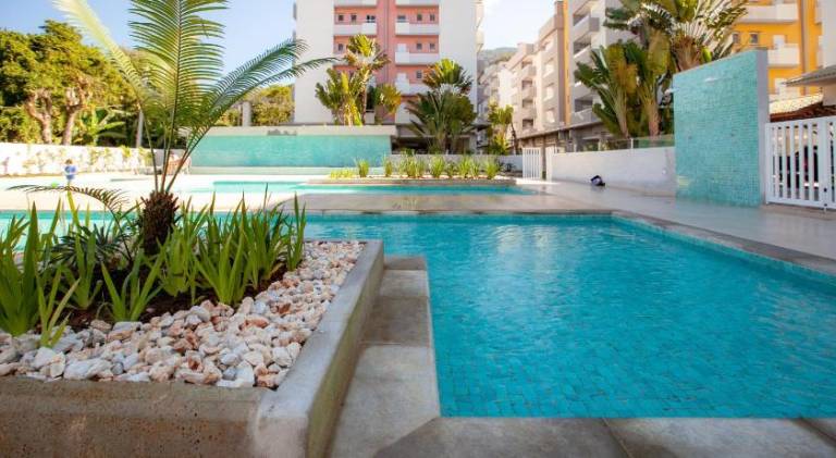 Apartamento Ubatuba, AR, Varanda Gourmet, Piscinas e 300mt Praia in Ubatuba