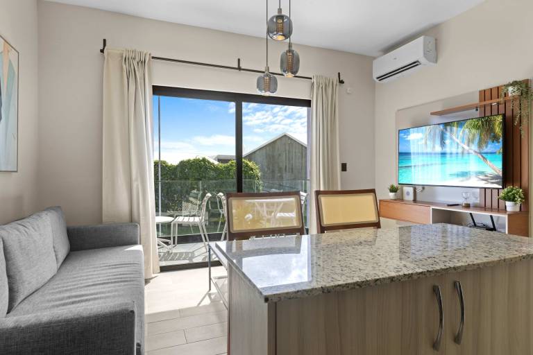 Child-friendly pleasant rental apartment with pool, fast internet & terrace | Lake view | Pet-friendly — photo 5