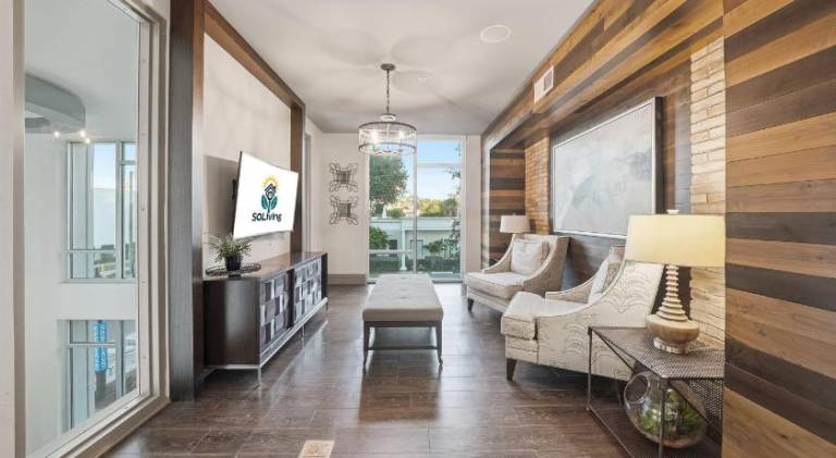 Modern 2BR w Pool Pet-Friendly Unit 18 — photo 2