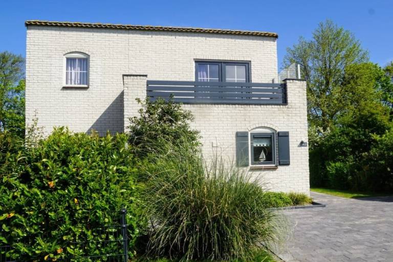 Bungalow mit Garten und Terrasse