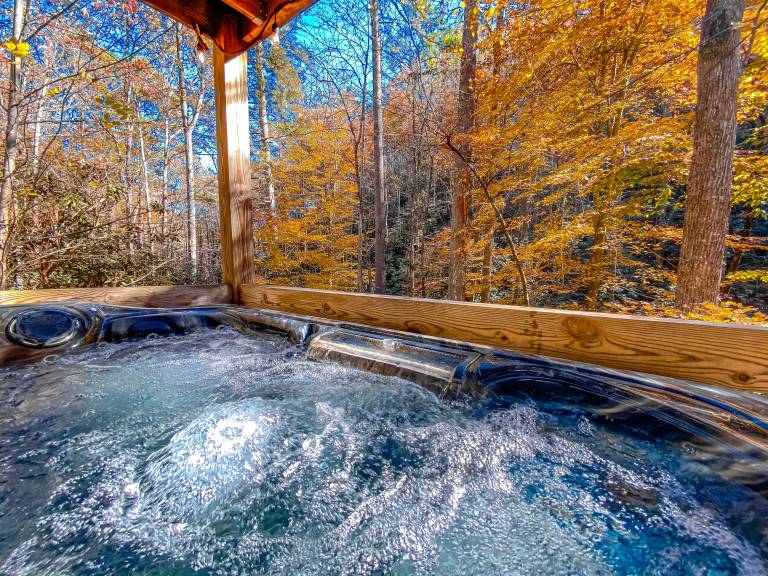 Secluded Cabin Hot Tub King Master Wears Valley by National Park Entrance in Sevierville, TN