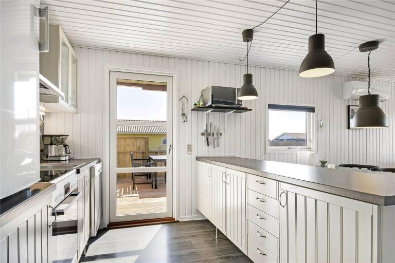 Vacation home with sauna, patio & barbecue — photo 2