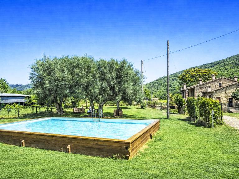 Rental apartment with pool, grill & garden — photo 4