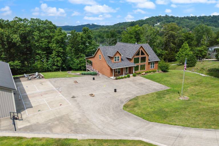House Nolin Lake