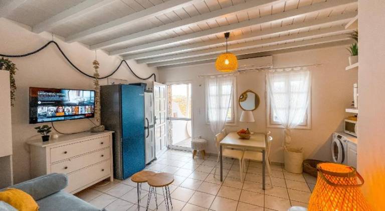 Holiday apartment with pool & patio — photo 2