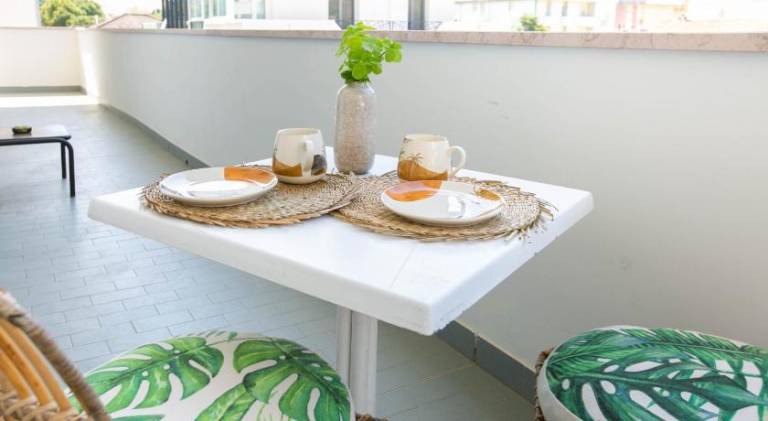 Serviced apartment with patio — photo 5