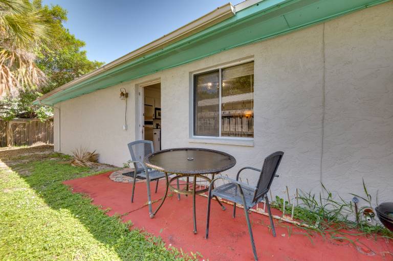 2 Blocks to Beach! Cape Canaveral Apt w/ Patio — photo 5