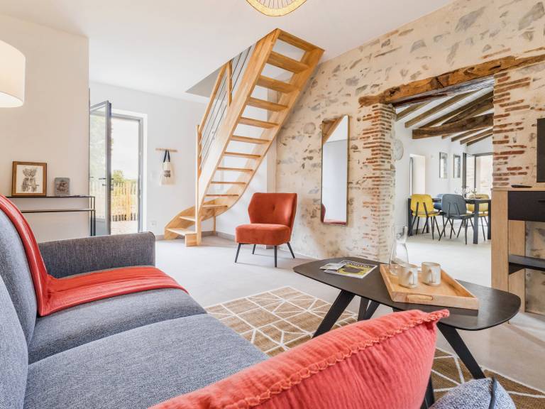 Charming Renovated Farmhouse with EV Charger, Terrace, and Private Parking Near Nantes — photo 3