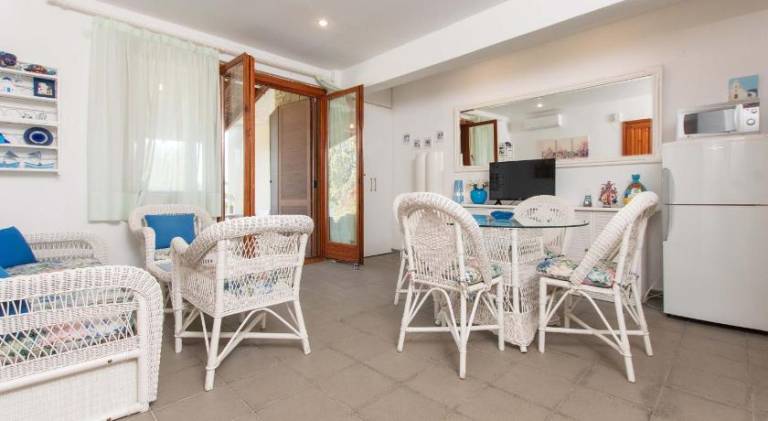 Vacation home with patio & garden | Beach nearby | Pets are welcome — photo 3