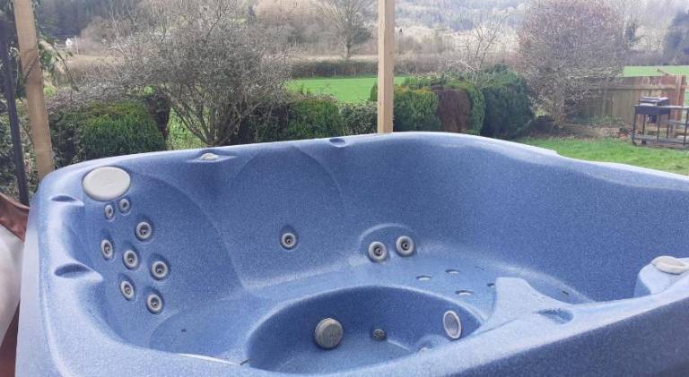Vacation home with jacuzzi | Pets allowed — photo 5