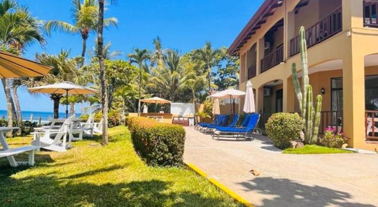 The Backyard Beachfront Hotel — photo 4