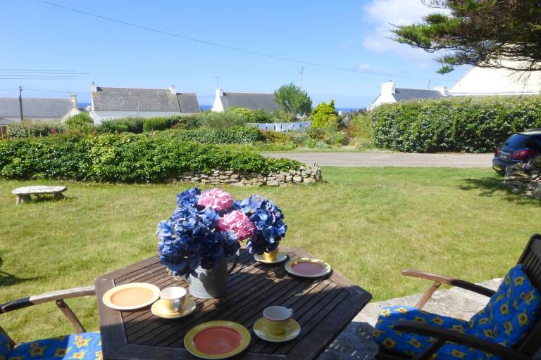 Charming vacation home with patio, barbecue & yard | Sea view | Pets are welcome — photo 5