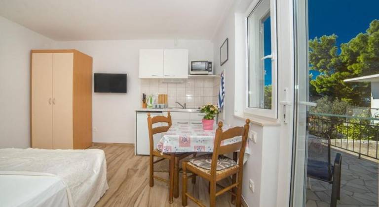 Rental apartment with barbecue & patio — photo 2