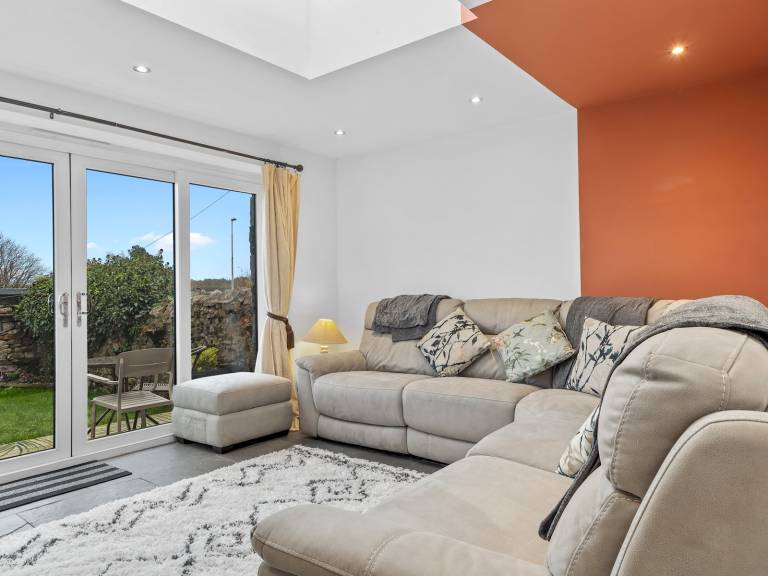 Fully equipped vacation home with yard, terrace & fast internet | Perfect for remote work | Pet-friendly — photo 4