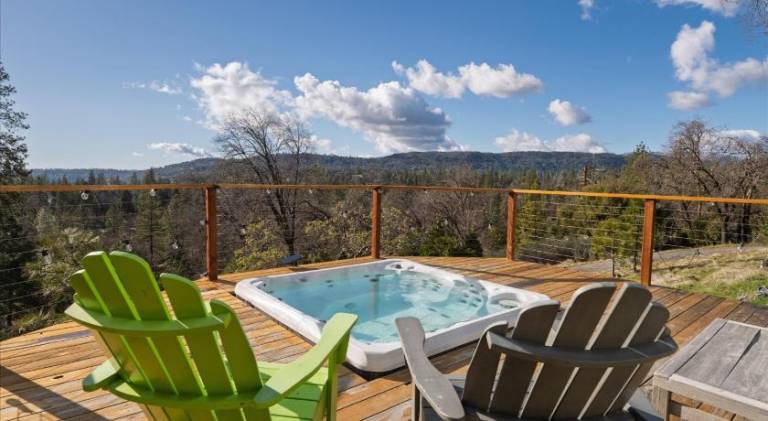 Vacation home with jacuzzi — photo 4