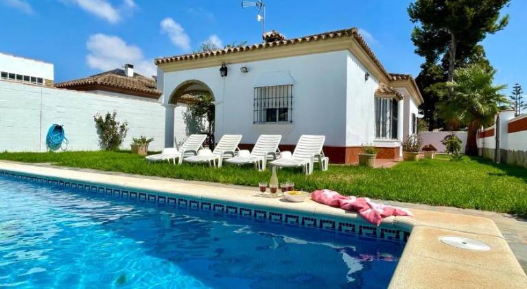 House with pool in Chiclana de la Frontera