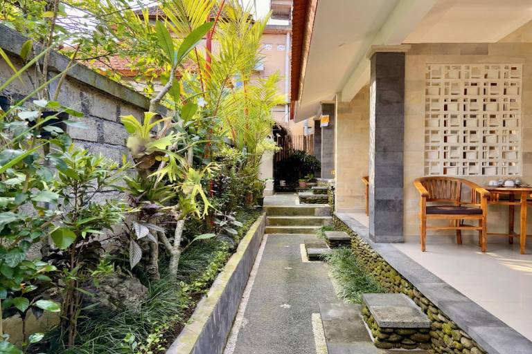 House with yard & terrace — photo 5