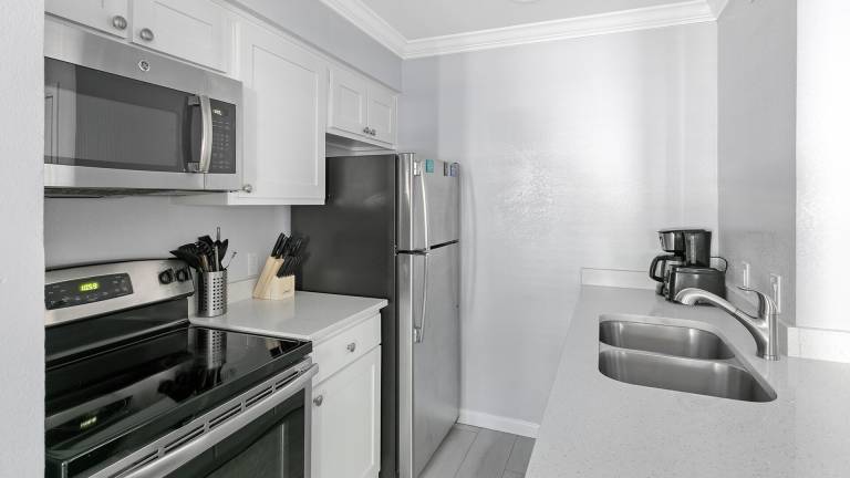 Holiday apartment with pool — photo 4