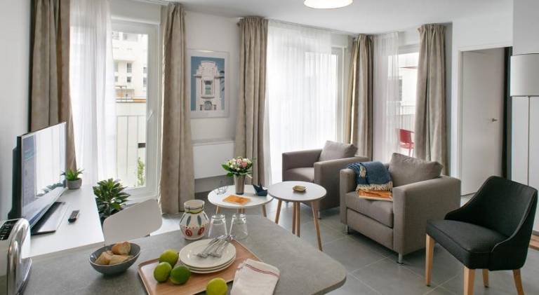 Serviced apartment with pool, yard & terrace in Marseille