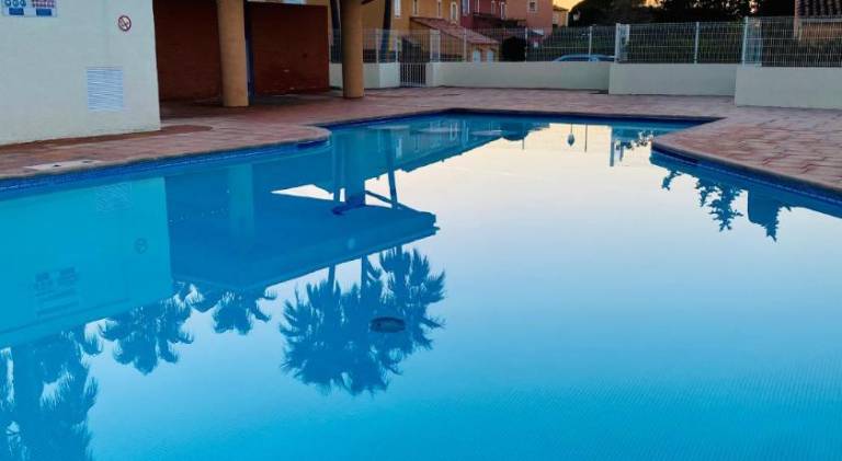 Vacation home with pool — photo 3