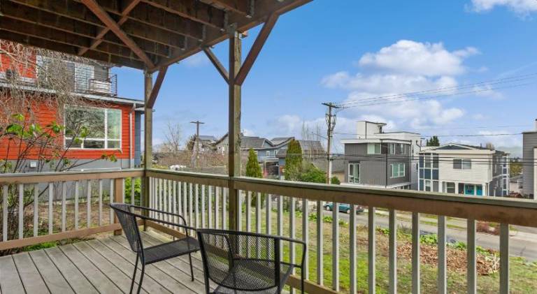 Cozy Hilltop Seattle Stay with Yard & Parking — photo 5