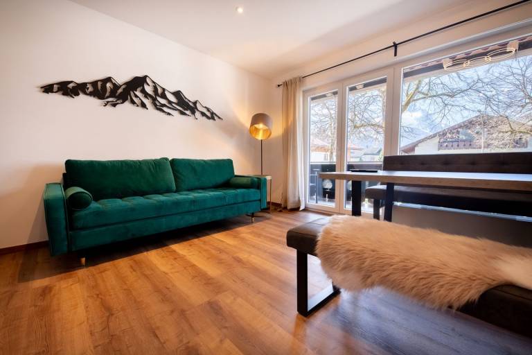 Charming 3-Room Apartment with Balcony and Mountain View in Garmisch-Partenkirchen — photo 3