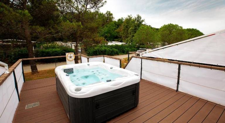 Rental apartment with hot tub in Piran