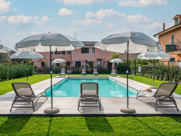 Holiday apartment with pool, grill & terrace — photo 2