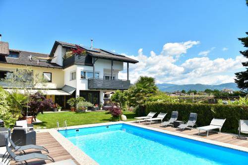 Apartment with garden, terrace & barbeque in Appiano Sulla Strada del Vino