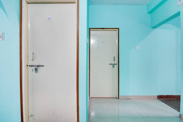 Hotel O Pinki Guest House Mukundapur Bus Stand